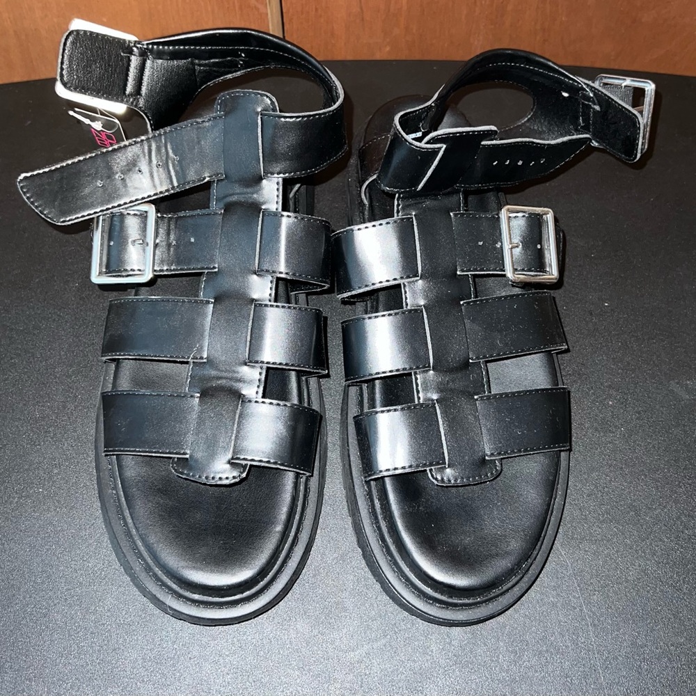 Fisherman sandals